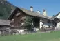 Walserhaus im Ortsteil Canza/Früttwald im Pomatt. Mischbauweise, 19. Jh. Wie alle Südwalserhäuser hat es ein Steinplattendach.