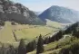 Dort, wo die vertikale Distanz zwischen Dauersiedlung und Alpregion gross ist, schiebt sich die Maiensässzone ein. Im Bild: Steg (1300 m) Triesenberg /Li.